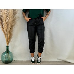 Pantalón jogger polipiel negro