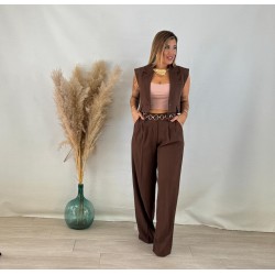 Traje marrón