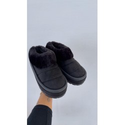 Zuecos pelos negro