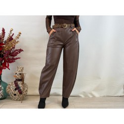 Pantalón polipiel marrón