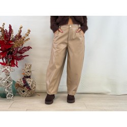 Pantalón polipiel beige