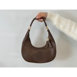 Bolso media luna marrón