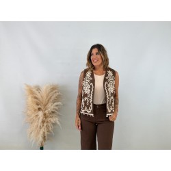 Chaleco bordado marrón