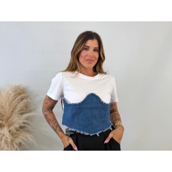 Camiseta con vaquero