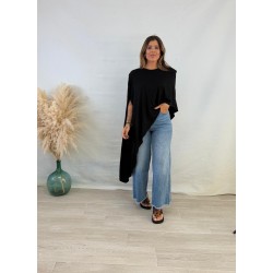 Camiseta asimétrica hombreras