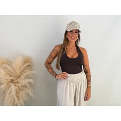 Camiseta cuello marrón