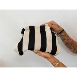 Bolso rayas negro