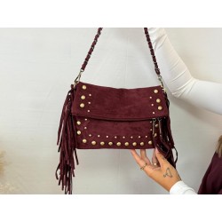 Bolso  flecos tachas burdeos