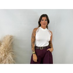 Camiseta cuello encaje blanca