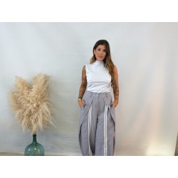 Camiseta cuello gris