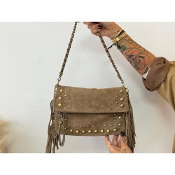 Bolso flecos tachas