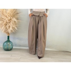 Pantalón pinza solapa camel