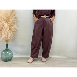 Pantalón polipiel burdeos