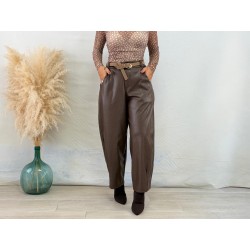 Pantalón polipiel marrón