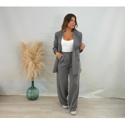 Traje rayas gris